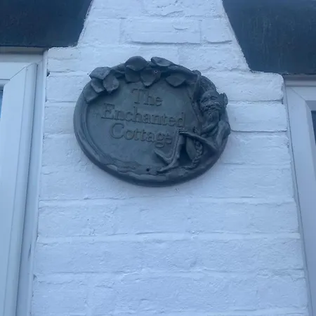 The Enchanted Cottage Rolleston  Exterior photo