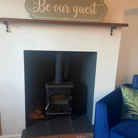 The Enchanted Cottage Rolleston  Exterior photo