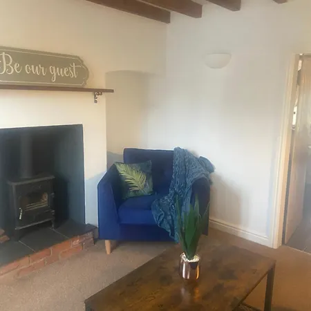 The Enchanted Cottage Rolleston  Exterior photo